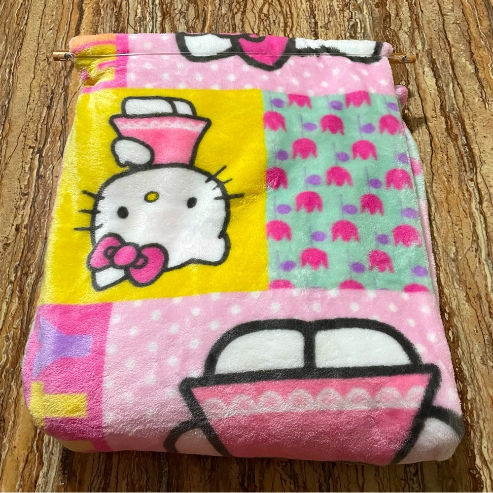 Hello Kitty - Picture 3 of 7